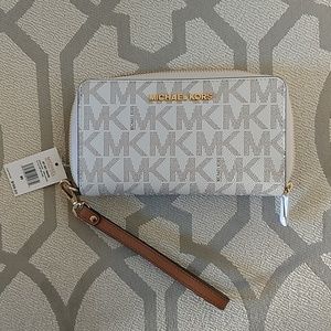 Michael Kors Jet Set Phone Wristlet Wallet Vanilla